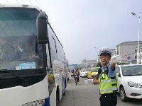 直击|2017年高考拉开帷幕 随州交警助力高考！
