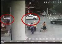 路怒奔驰恶意撞宾利，警方刑拘涉嫌寻衅滋事奔驰司机