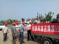 战酷暑  区城乡规划局开展送清凉活动