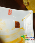 女子在火锅店接连吃出创可贴 武汉药监局：第一次见