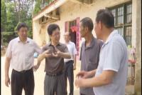 郄英才慰问老党员和困难党员