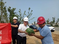 战酷暑  区城乡规划局开展送清凉活动
