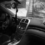 “路怒症”发作，男子拿刀连捅三人只因嫌前车行驶太慢