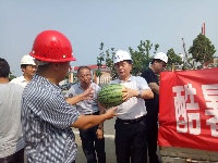 战酷暑  区城乡规划局开展送清凉活动