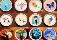 男子咖啡临摹名画 小小杯口展现无限魅力