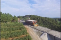 科学调度战高温 汉十高速施工忙