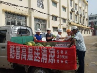 战酷暑  区城乡规划局开展送清凉活动