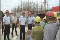 林常伦到建设项目一线送清凉