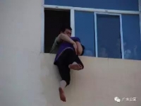 一女子欲跳楼轻生，广水公安及消防官兵紧急营救