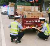 随州交警“点亮”安全 受群众欢迎