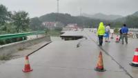 深夜暴雨致桥段塌方，广水交警风雨中坚守保平安