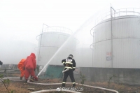 随州一化工厂发生甲醇罐泄露起火？NO，是化工灾害事故救援应急演练！