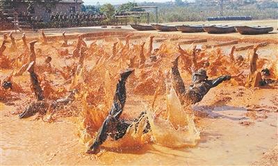 中国军队：“战狼”是怎样炼成的？ 比电影更残酷  