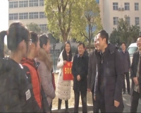 V视| 郑军等市领导走访慰问困难群众