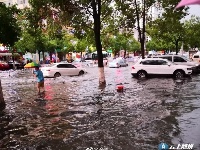 昨晚，随州突降暴雨，城区一片汪洋