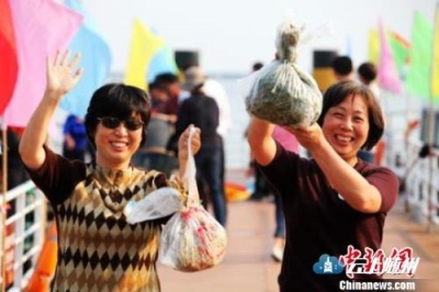 阳澄湖大闸蟹今日开捕！ 教你一招辨别冒牌货 