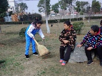 聚奎门学校开展“关爱他人，关爱社会，关爱自然”主题学雷锋活动