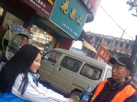 聚奎门学校开展“关爱他人，关爱社会，关爱自然”主题学雷锋活动