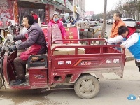 聚奎门学校开展“关爱他人，关爱社会，关爱自然”主题学雷锋活动