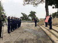 今天上午社会各界代表来到烈士纪念碑前缅怀先烈