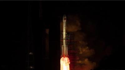 中国成功发射“天链二号01星”