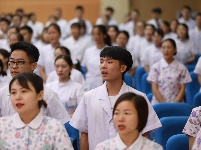 随州市中心医院举办读书分享会暨脱帽仪式
