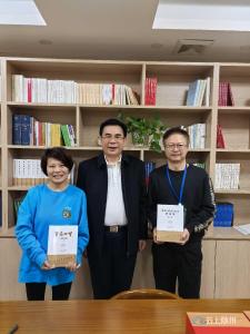 笔拓翰海耕云岫    书架云梯育栋梁  ——试论张明刚将军捐赠著述的现实意义与历史价值