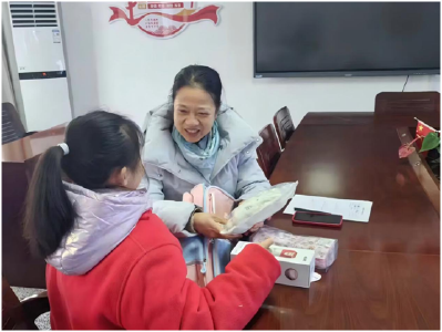 曾都区东关小学开展“倾听心愿，守护成长”关爱活动