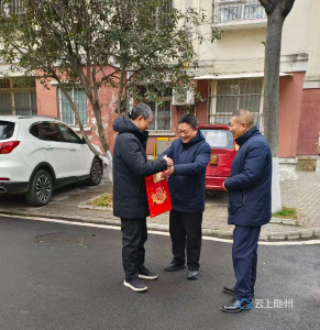 曾都区粮食储备公司开展新春慰问老职工活动