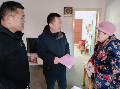 何店镇中心卫生院党支部开展退休干部职工年终慰问活动