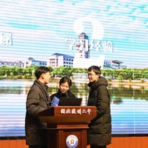 随州二中举办优秀校友返校宣讲活动