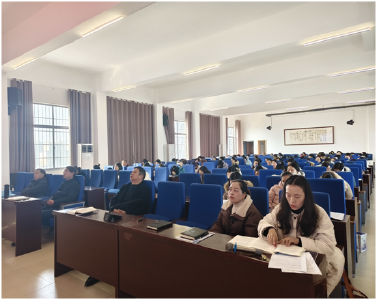 随县烈山湖学校召开期末教职工大会