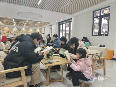 草店子社区 | 书香润寒假 书屋伴成长 