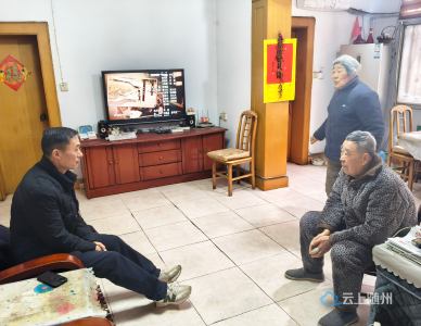 春节“情暖礼包” ——曾都区发改局开展春节前走访慰问退休干部活动 