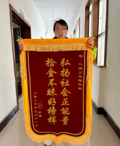 拾金不昧守初心 公交师傅显担当 