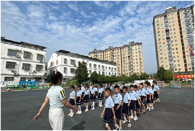 洪山镇中心幼儿园举行第二届队列器械操评比活动