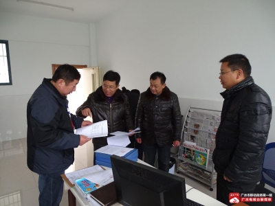 市教育工会到市第二实验小学检查评估