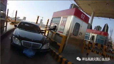 得瑟！小伙驾豪车为朋友提亲 懊悔！车将报废证被吊销