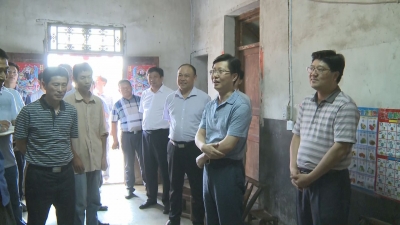 郄英才要求：坚决完成脱贫攻坚任务