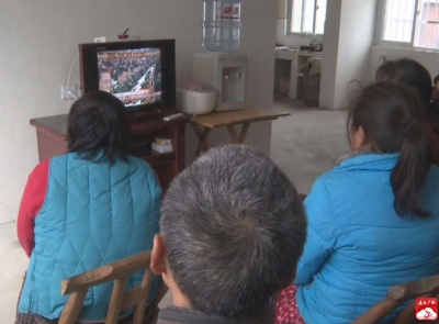 广水:易地搬迁群众收看十九大 心暖颂党恩