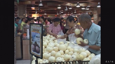 夏季时令水果上市 本地水果“受宠”