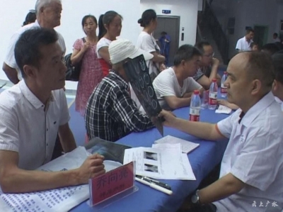 市二医院与随州中心医院联合举行“健康义诊下基层 惠及百姓送健康”义诊活动