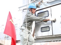 致敬供电工人——炎炎烈日下，感谢你们的“降温”！
