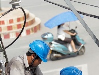 致敬供电工人——炎炎烈日下，感谢你们的“降温”！