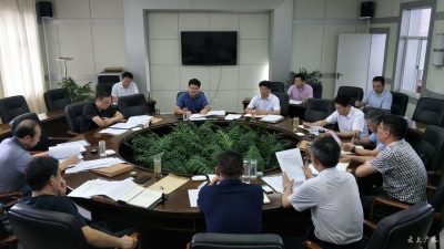 黄继军主持召开市委常委会