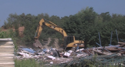 市控违专班依法拆除一处违法建筑