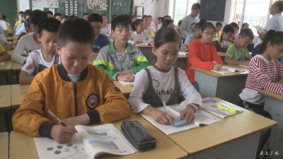 马坪镇中心中学：加强教师队伍建设 全面提高教学质量