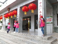 十月一日国庆节;学雷锋服务队打扫卫生