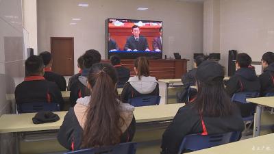 我市广大干部群众收看“庆祝改革开放40周年大会”盛况