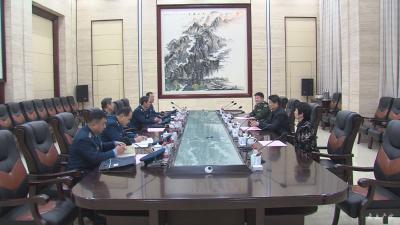 市委市政府开展节前慰问驻军活动